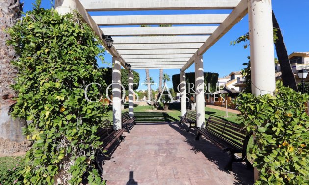 Wiederverkauf - Villa -
Orihuela Costa - Lomas de Cabo Roig