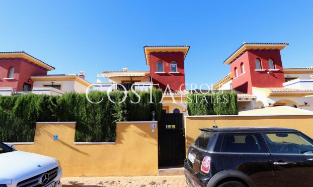 Wiederverkauf - Villa -
Orihuela Costa - Lomas de Cabo Roig