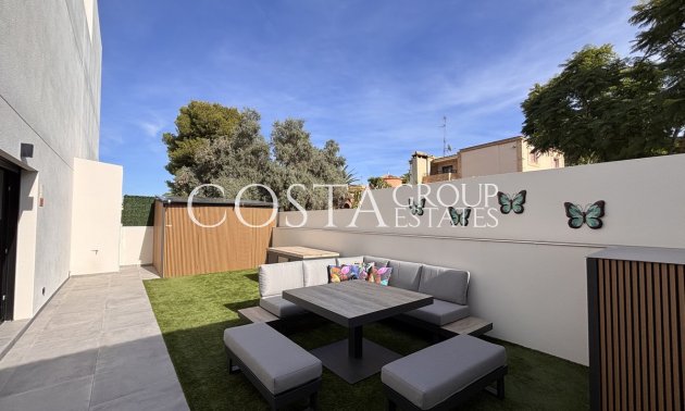 Resale - Villa -
Orihuela Costa - Villamartin