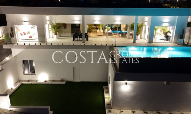 Resale - Villa -
San Fulgencio - La Marina