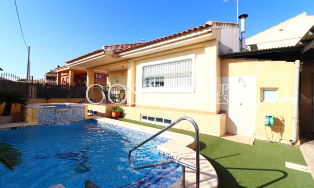 Resale - Villa -
Almoradí - El Saladar