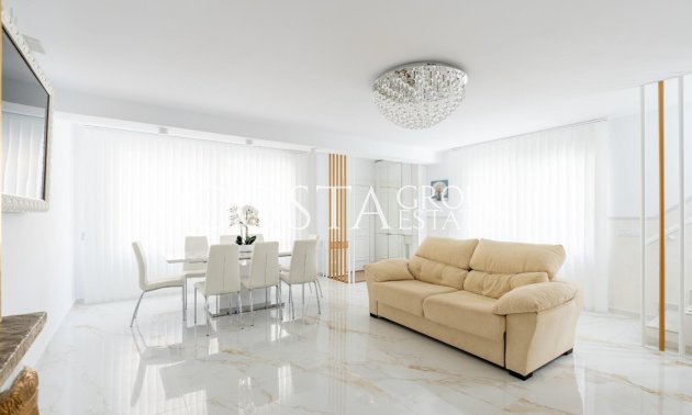 Resale - House -
Orihuela Costa - Punta Prima