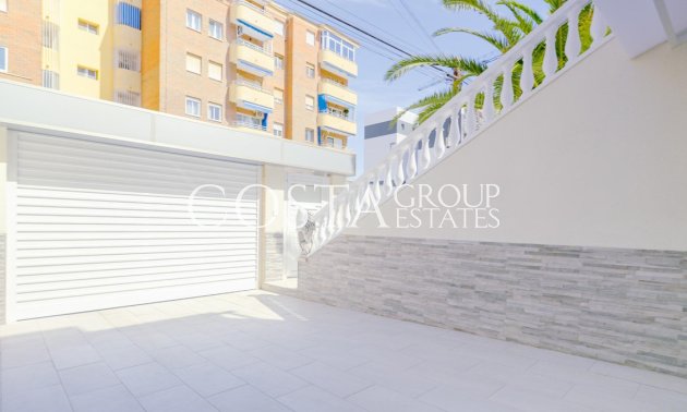 Resale - House -
Orihuela Costa - Punta Prima