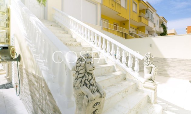 Resale - House -
Orihuela Costa - Punta Prima