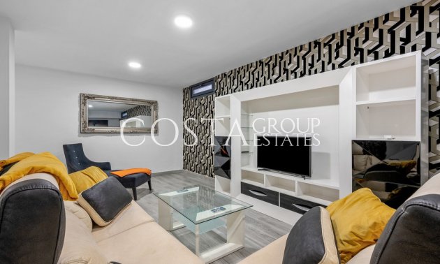 Odsprzedaż - Willa -
Orihuela Costa