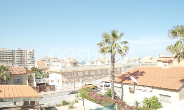 Resale - House -
Torrevieja - La Mata