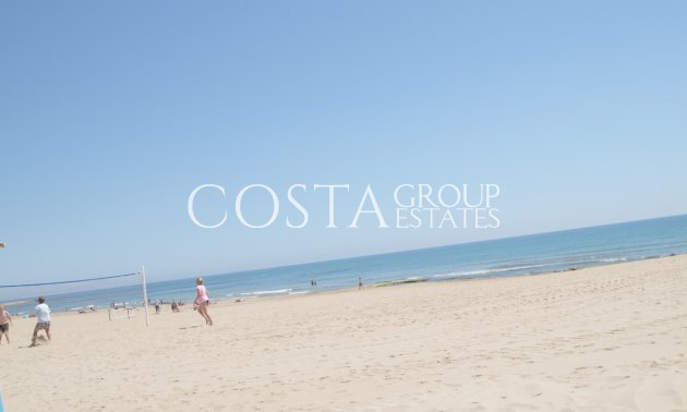 Resale - House -
Torrevieja - La Mata