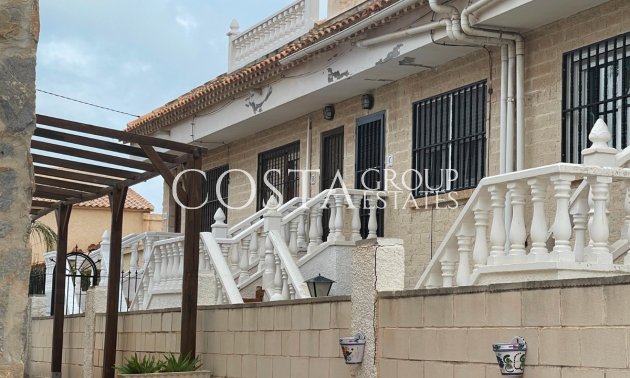 Resale - House -
Torrevieja - La Mata