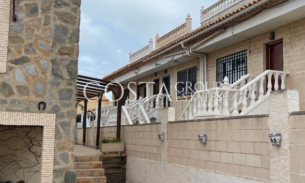 Resale - House -
Torrevieja - La Mata