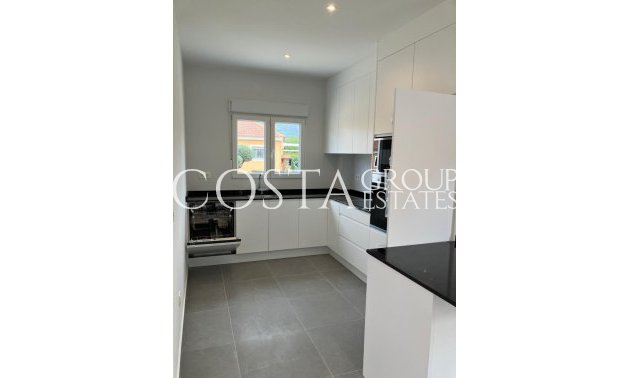 Nowy budynek - Willa -
La Romana