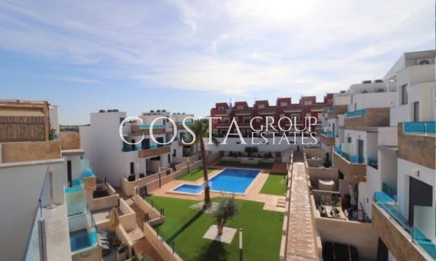 Nowy budynek - Willa -
Bigastro