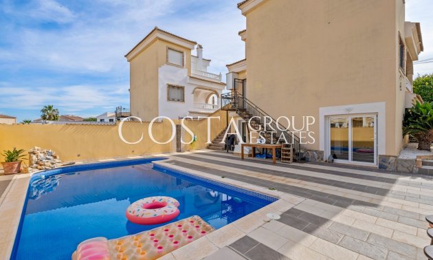 Herverkoop - Villa -
Orihuela Costa - Castillo de Don Juan