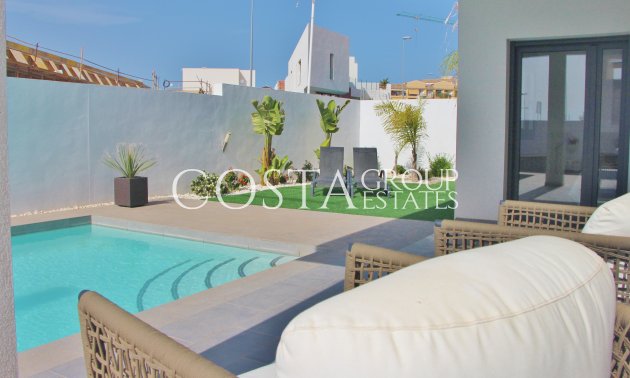 Neue Gebäude - Villa -
Rafal