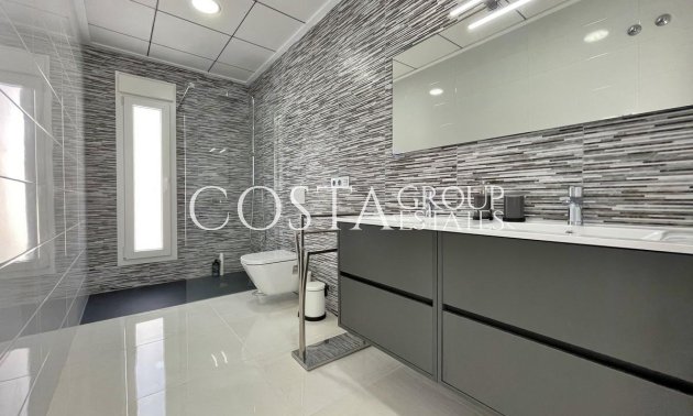 Neue Gebäude - Villa -
Rafal