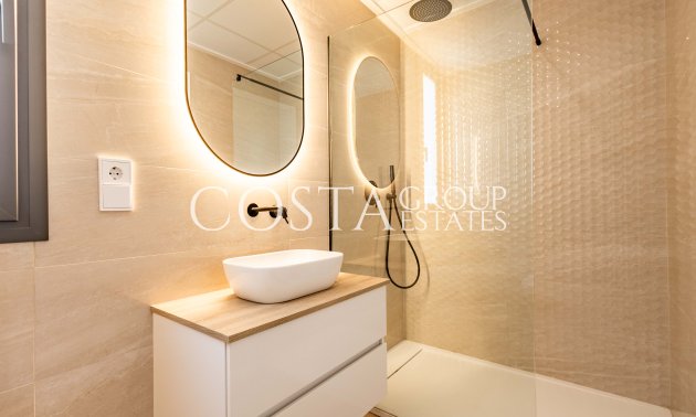 Nowy budynek - Willa -
Polop