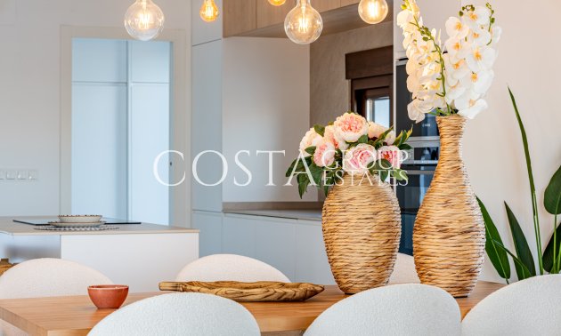 Nowy budynek - Willa -
Polop