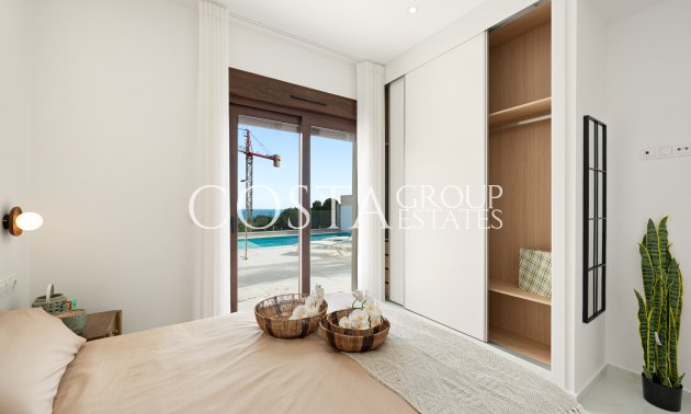 Nowy budynek - Willa -
Polop