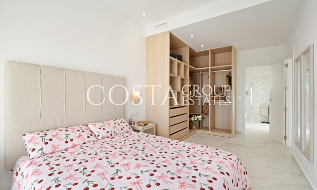 Nowy budynek - Willa -
Polop