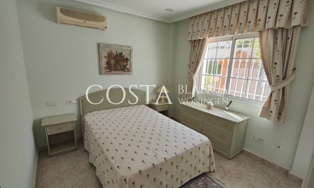Herverkoop - Villa -
Orihuela Costa - La Zenia