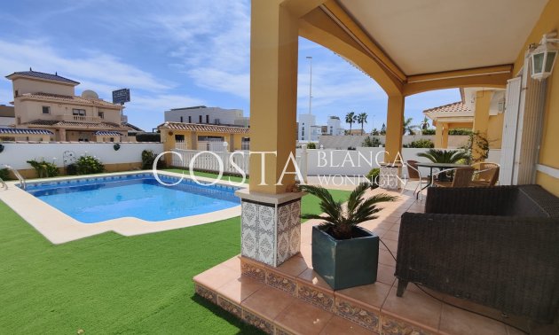 Herverkoop - Villa -
Orihuela Costa - La Zenia