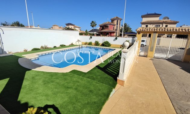 Herverkoop - Villa -
Orihuela Costa - La Zenia