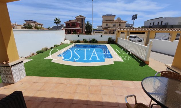 Herverkoop - Villa -
Orihuela Costa - La Zenia