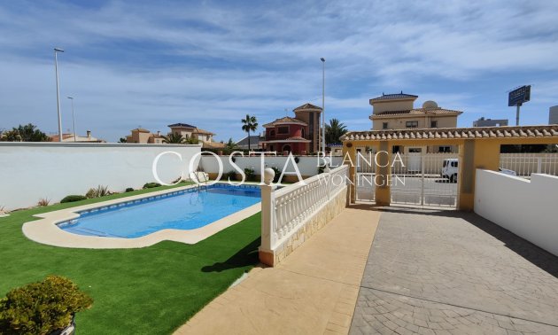 Herverkoop - Villa -
Orihuela Costa - La Zenia