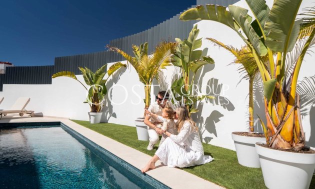 Nowy budynek - Willa -
Benidorm
