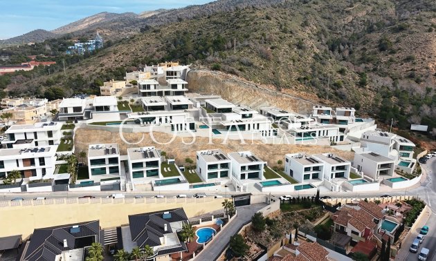 Nowy budynek - Willa -
Benidorm
