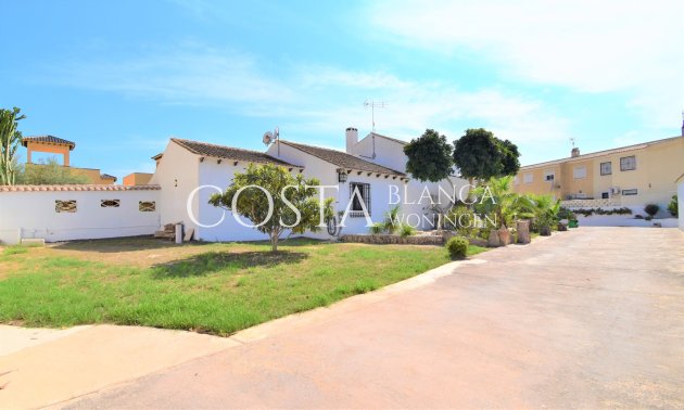 Herverkoop - Villa -
Orihuela Costa - Villamartín