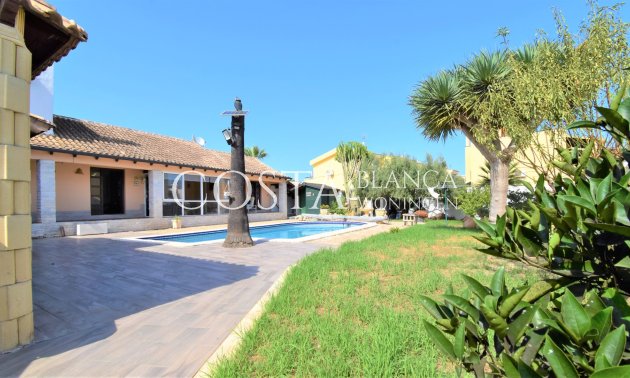 Herverkoop - Villa -
Orihuela Costa - Villamartín