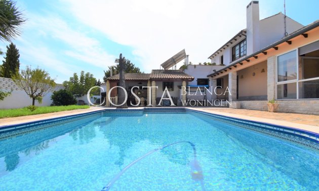 Herverkoop - Villa -
Orihuela Costa - Villamartín