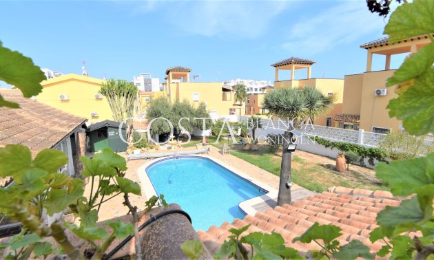 Herverkoop - Villa -
Orihuela Costa - Villamartín