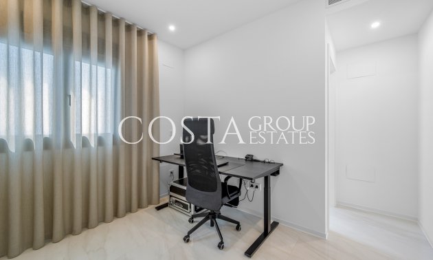 Herverkoop - Villa -
Orihuela Costa - Orihuela
