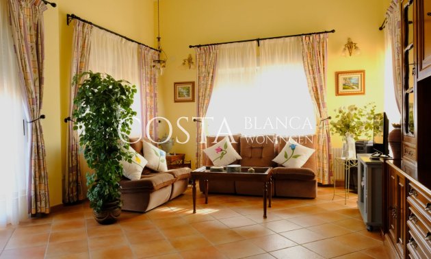 Resale - Villa -
Orihuela Costa - Orihuela