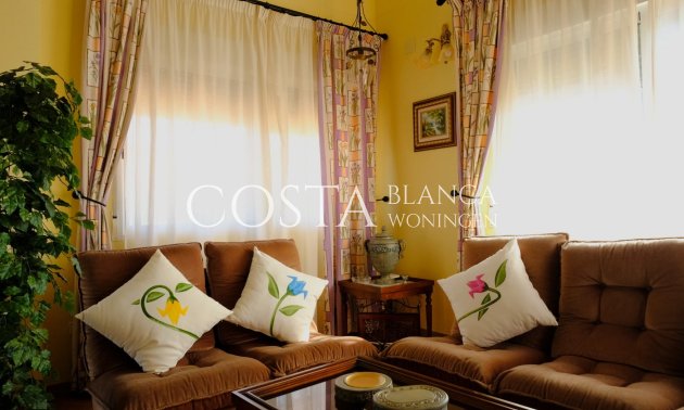 Resale - Villa -
Orihuela Costa - Orihuela