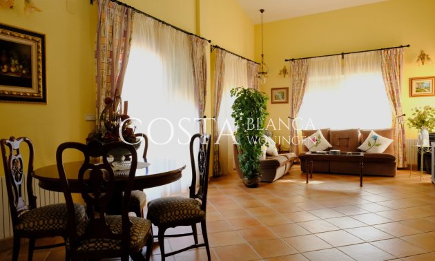 Resale - Villa -
Orihuela Costa - Orihuela