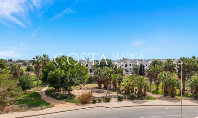 Herverkoop - Villa -
Orihuela Costa - Villamartín
