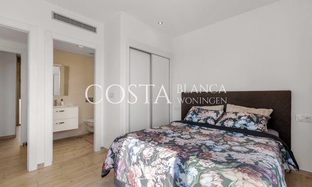 Herverkoop - Villa -
Orihuela Costa - Villamartín