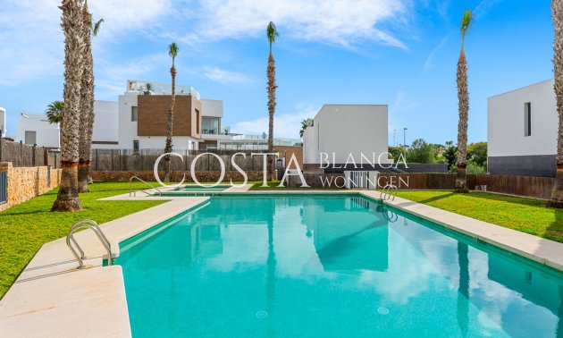 Herverkoop - Villa -
Orihuela Costa - Villamartín